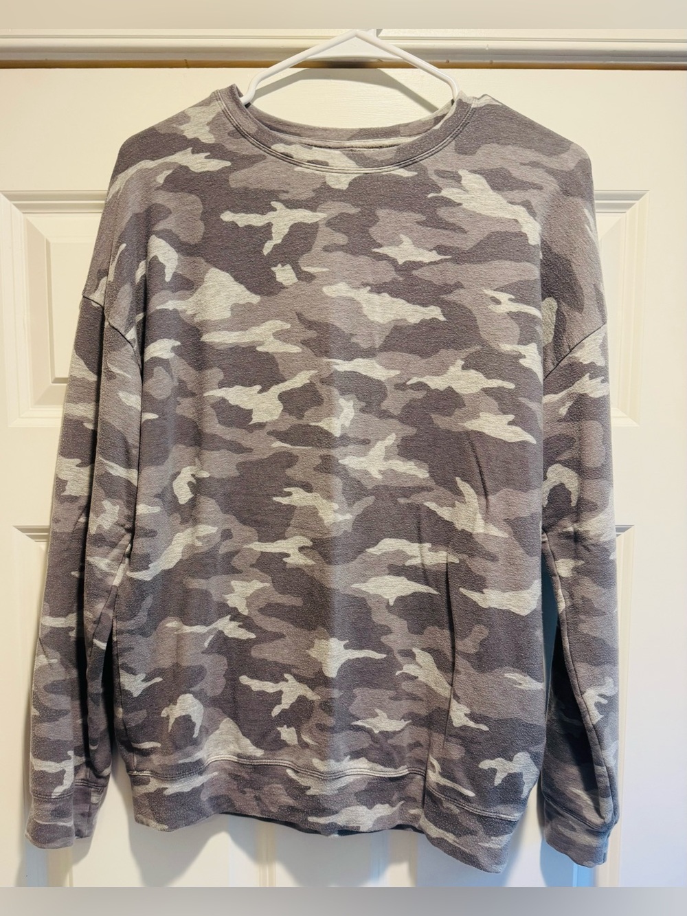 Women’s Athleta Gray Camouflage Crewneck Sweatshirt